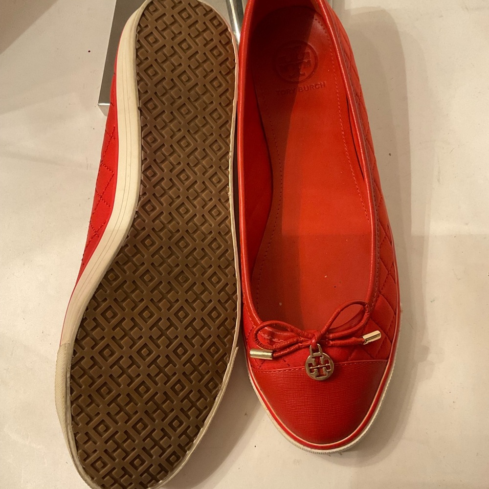 Tory Burch red rubber soul flats - Picture 2 of 2